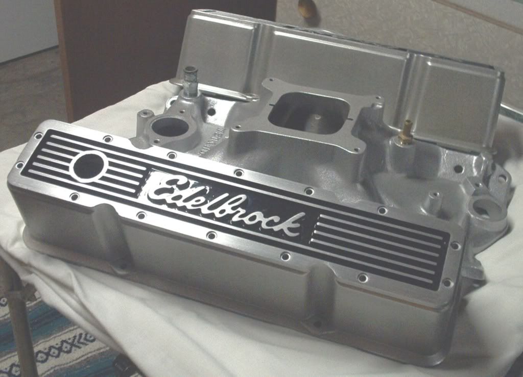 Custom Edelbrock Sbc Valve Covers In Alien Silver And Ink Black